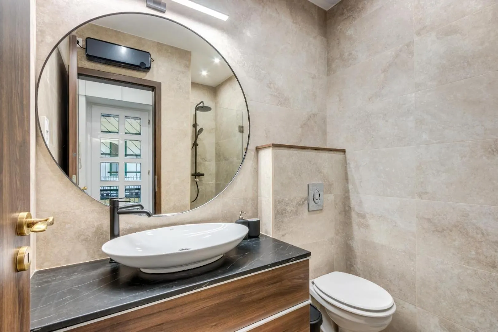 Mega Deal - Elegance - No Deposit Needed Budapest