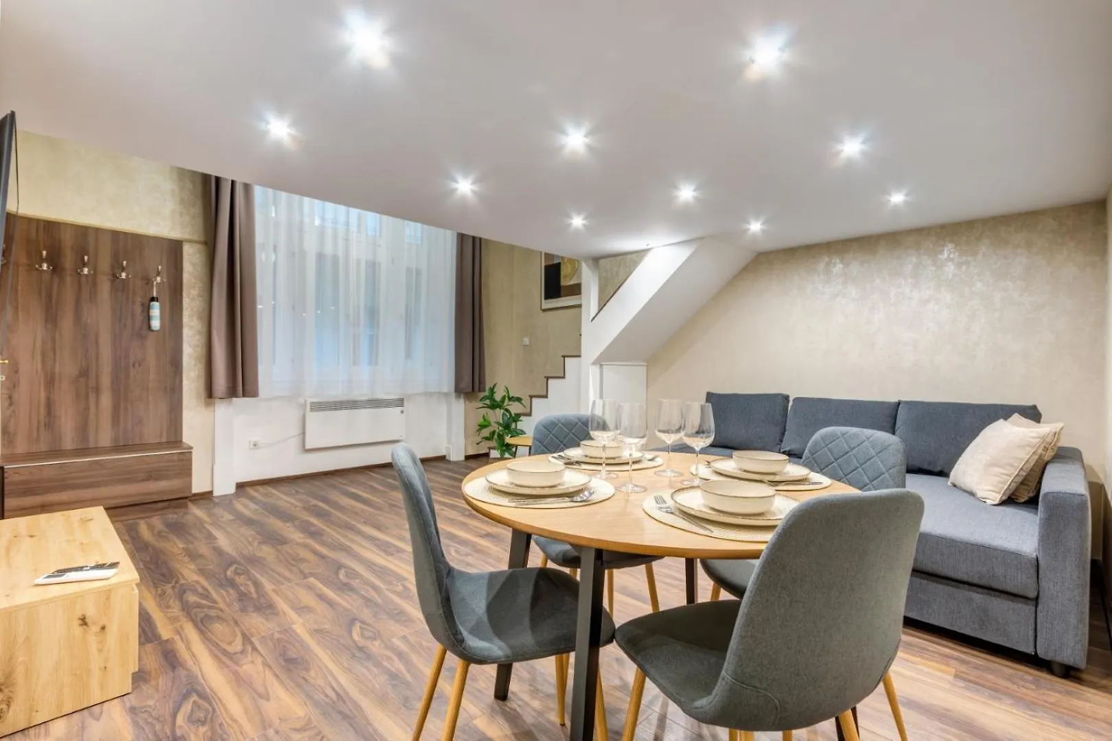 Mega Deal - Elegance - No Deposit Needed Budapest 0*,  Ungheria