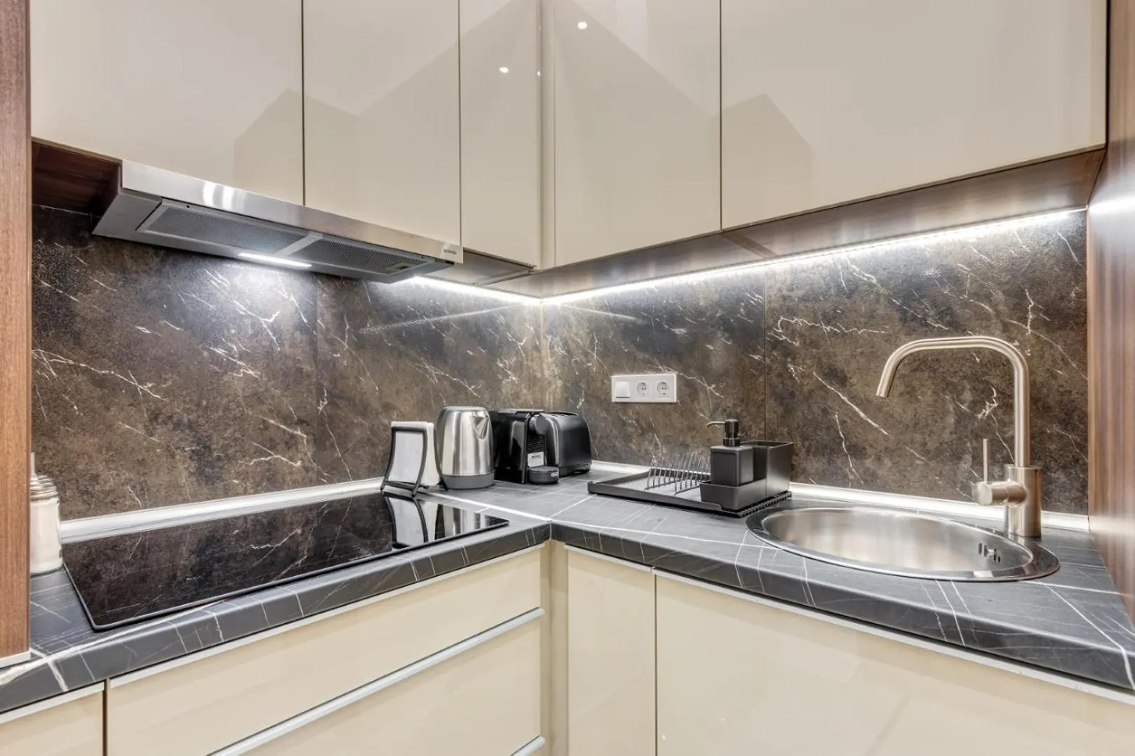 Mega Deal - Elegance - No Deposit Needed Budapest